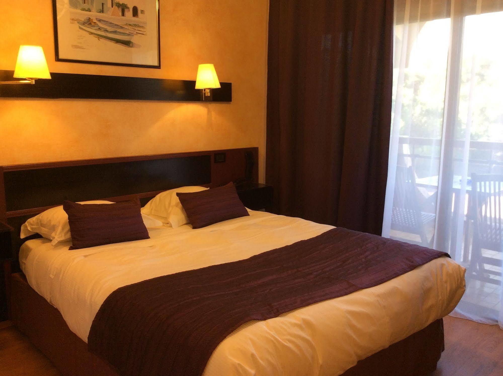 Hôtel Bahia Villeneuve-Loubet Extérieur photo
